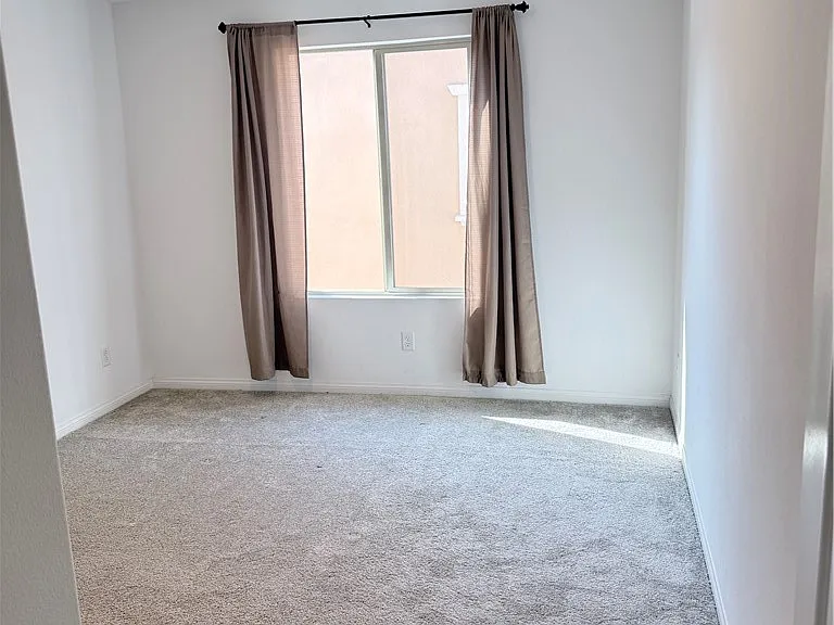 729 Sumac — Photo 17