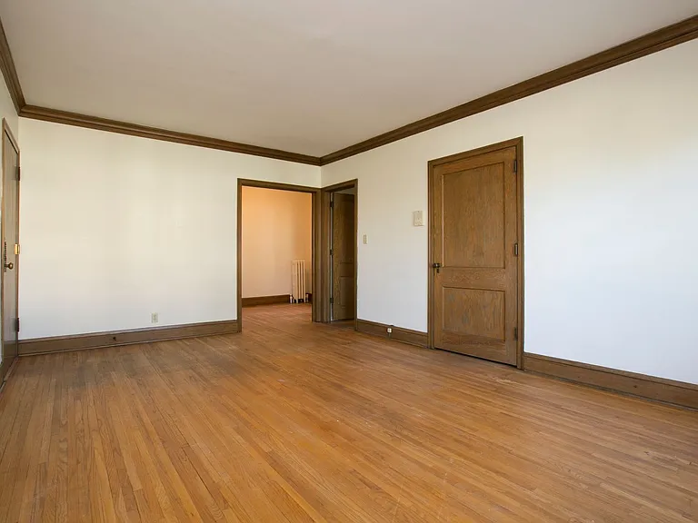 2434 Dupont Ave S — Photo 6