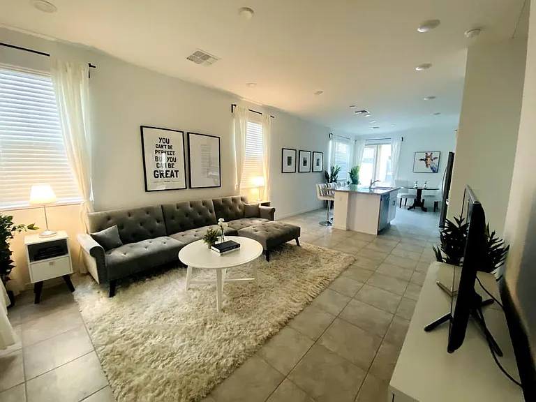 40525 W Hillman Dr — Photo 2
