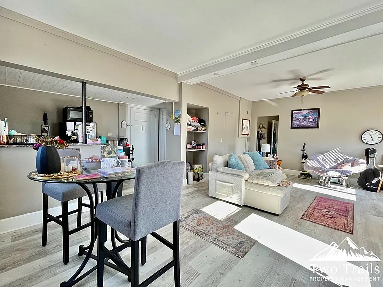 538 N Main St — Photo 3