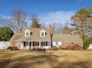 1911 Crescent Dr, Muscle Shoals, AL 35661
