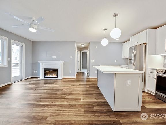 5th image of 13409 97th Avenue E #302