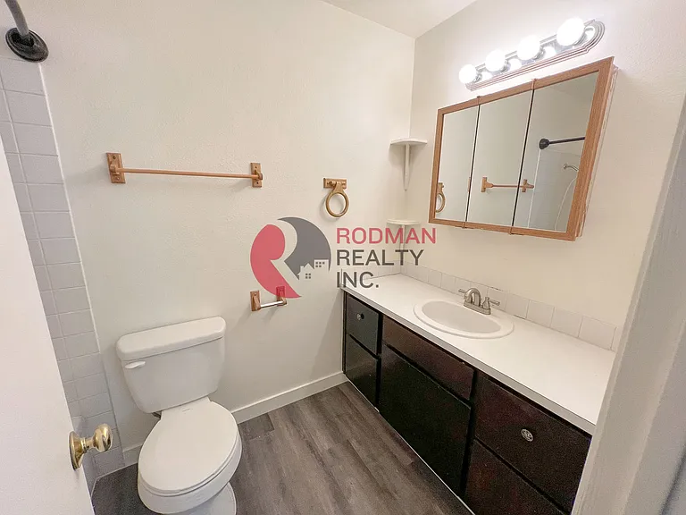 Studio West Apartments — Photo 9