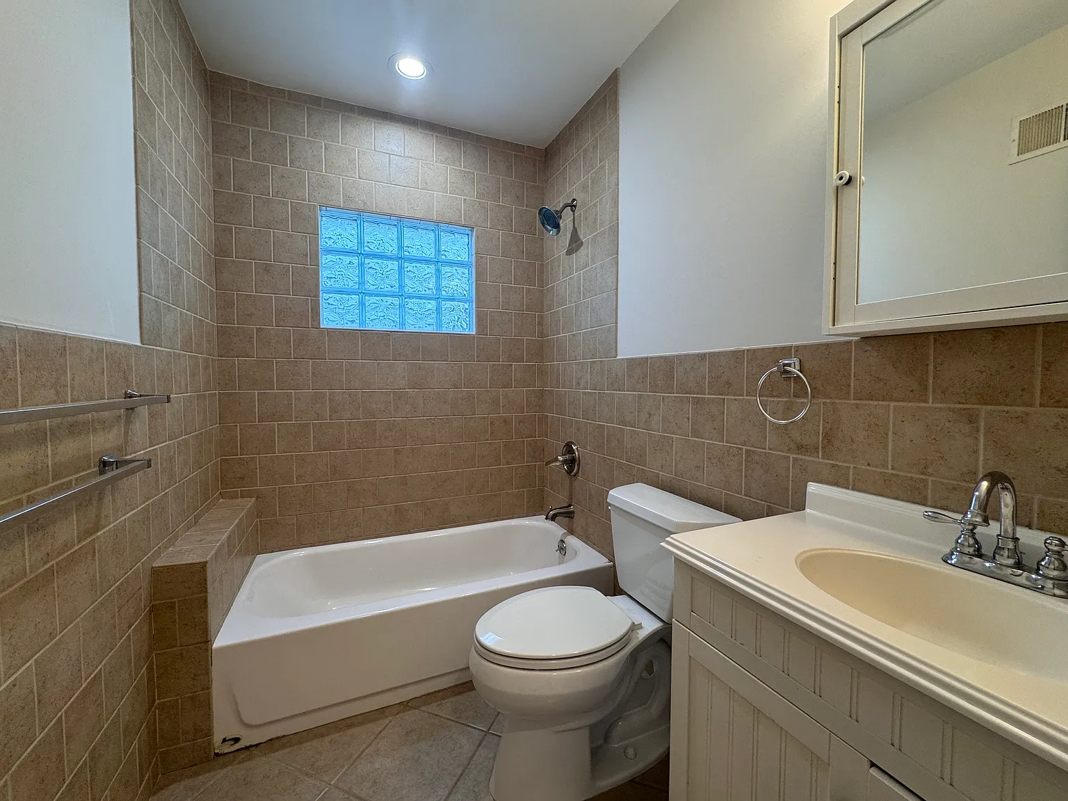 2 bed, $2,700 — Photo 4
