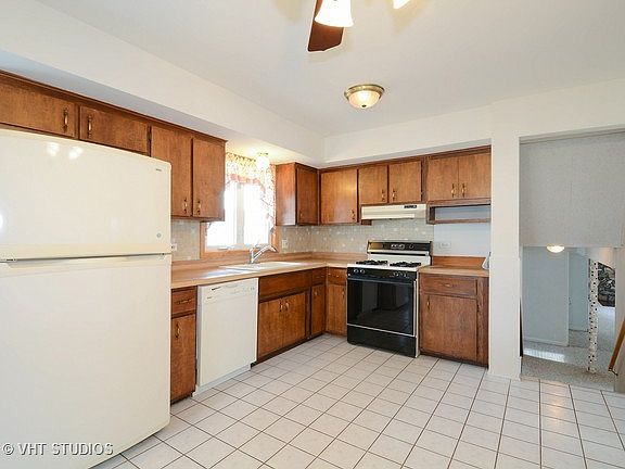3rd image of 9429 Menard Ave