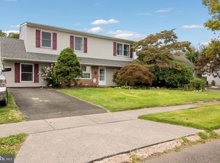 43 Indigo Rd, Levittown, PA 19057