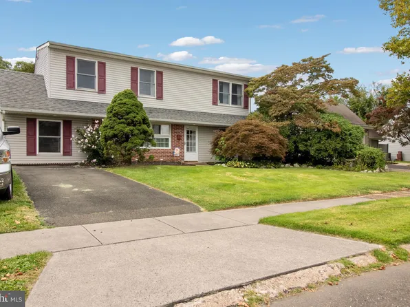 43 Indigo Rd, Levittown, PA 19057