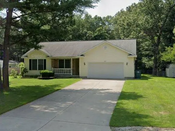 2069 Rambling Oak Dr, Muskegon, MI 49445