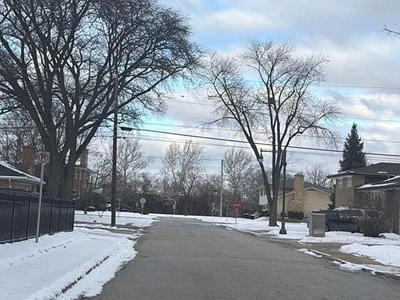 5th image of 7738 W 65th Pl