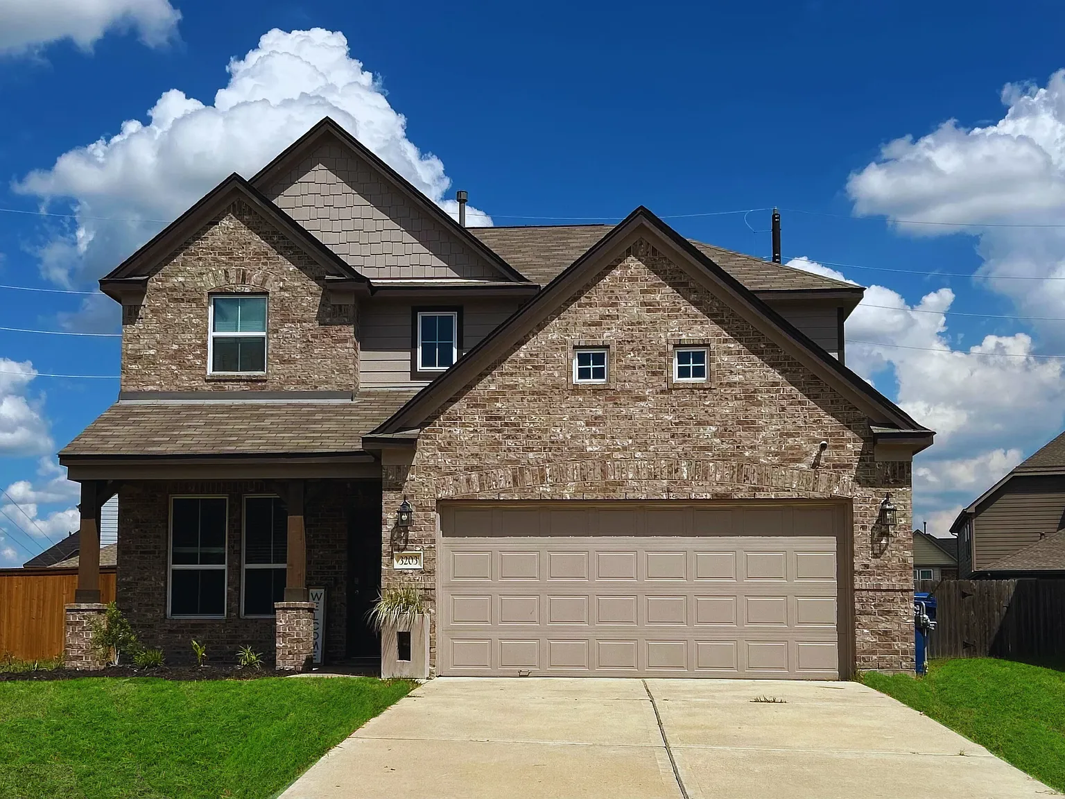 4 bed, 2700 sqft, $2,600 — Photo 1