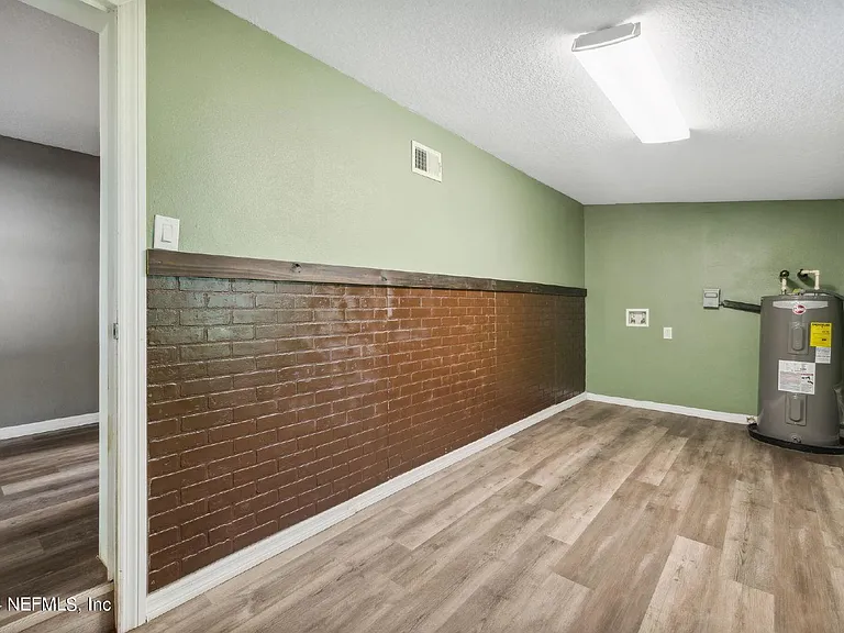 4044 Hunter Cir — Photo 17