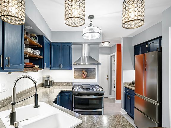 5th image of 1515 Queensgreen Cir