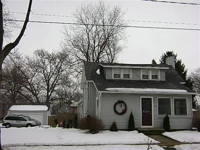 10 South St photo 1