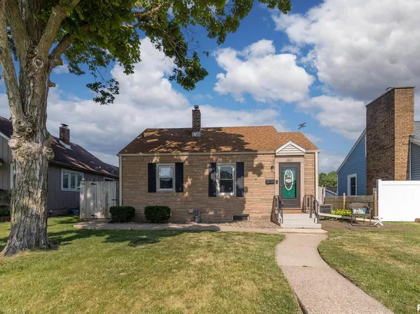 1510 33rd St, Moline, IL 61265