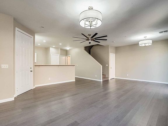 4th image of 3026 E Donner Dr