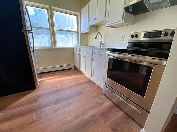 3rd image of 7 Fawcett St #3
