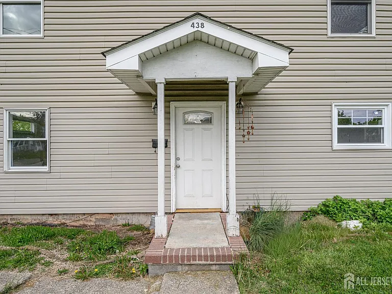 438 Belgrade St — Photo 2
