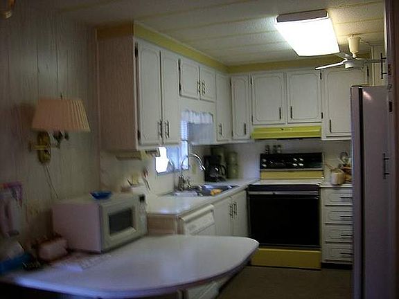 4th image of 16 Emerald Dr