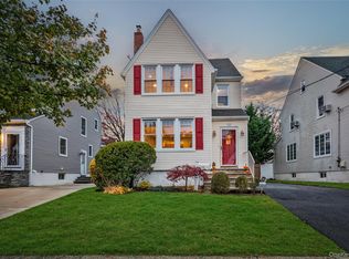 29 Orleans Rd, Valley Stream, NY 11581