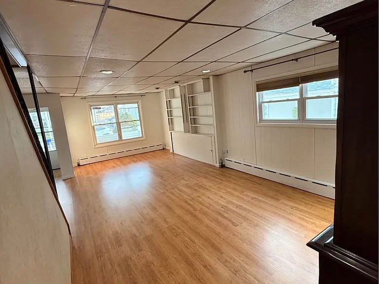 1124 W Elm St — Photo 16