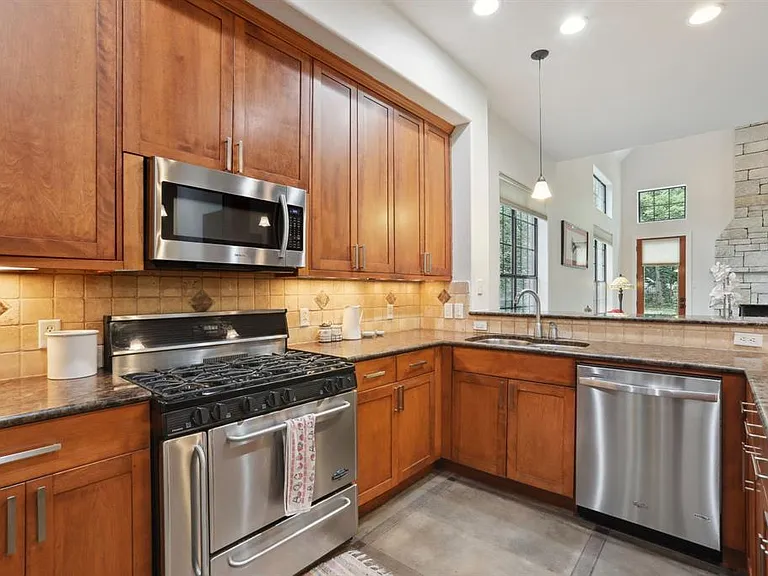 2309 Kinney Rd — Photo 9