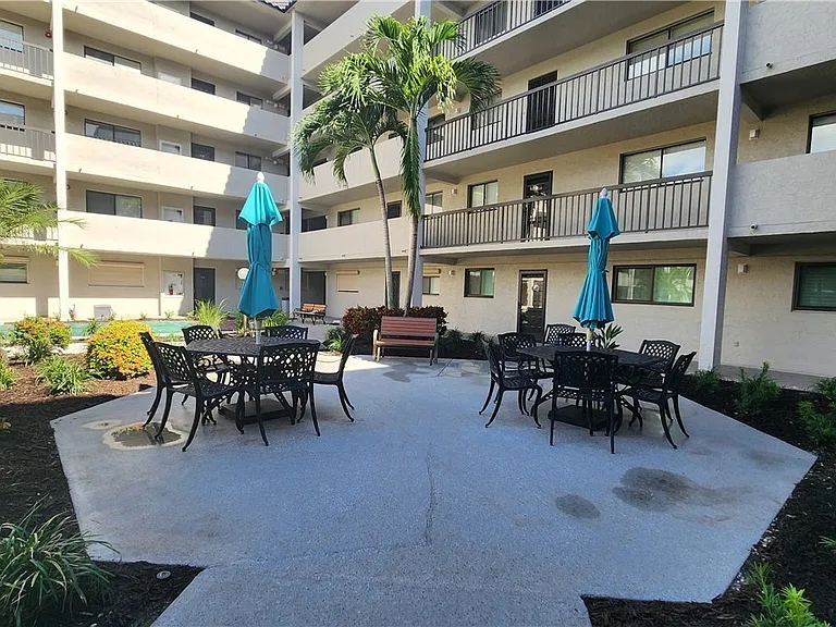 2121 Collier Ave #107 — Photo 7