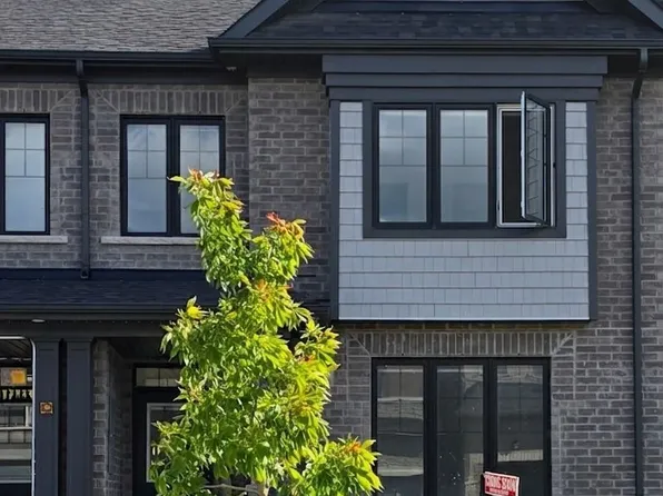12 Thelma Dr, Whitby, ON L1P 0N3