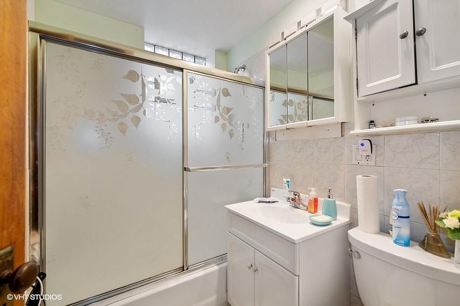 1st image of 5248 W Montrose Ave #1