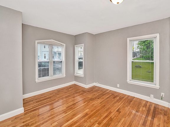 5th image of 352 Norfolk St APT 1