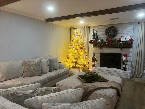 3rd image of 15614 Pebble Bend Dr