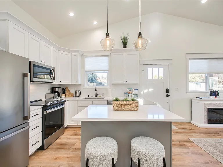 1413 W Rossi St — Photo 14