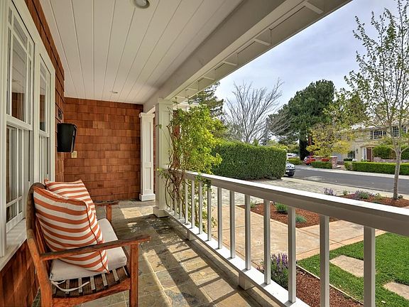 5th image of 823 Bruce Dr