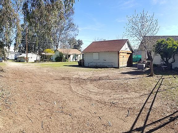 All 5 buildings,shop, house