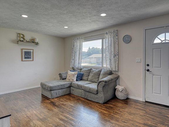 5th image of 19019 E Valleyway Ave