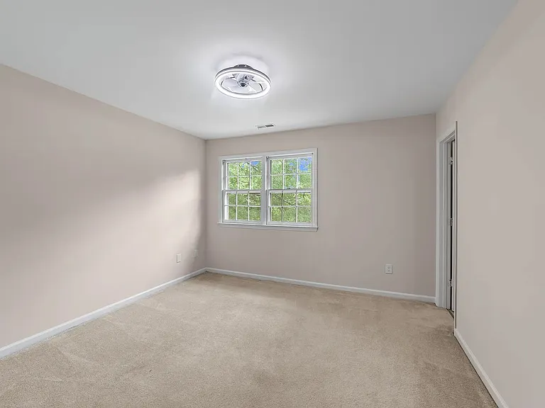 102 Shady Spring Pl — Photo 16