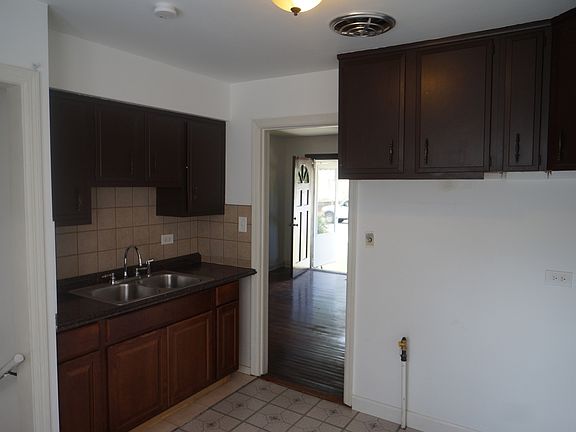5th image of 2430 Westbrook Dr