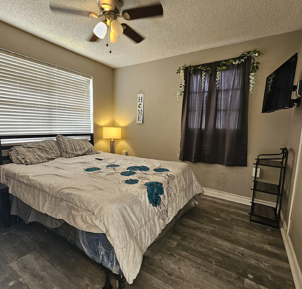 2 bed, 1.0 bath, $2,000 — Photo 3