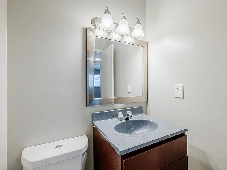 Modern Living in the Heart of Northlake — Photo 26