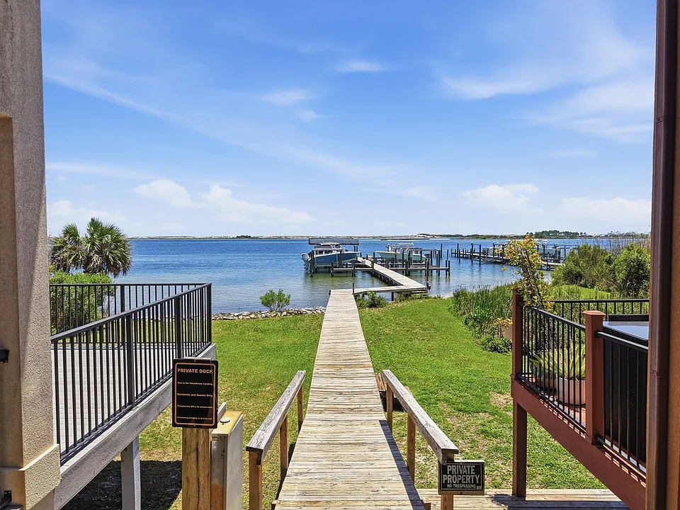 490 Soundview Ct