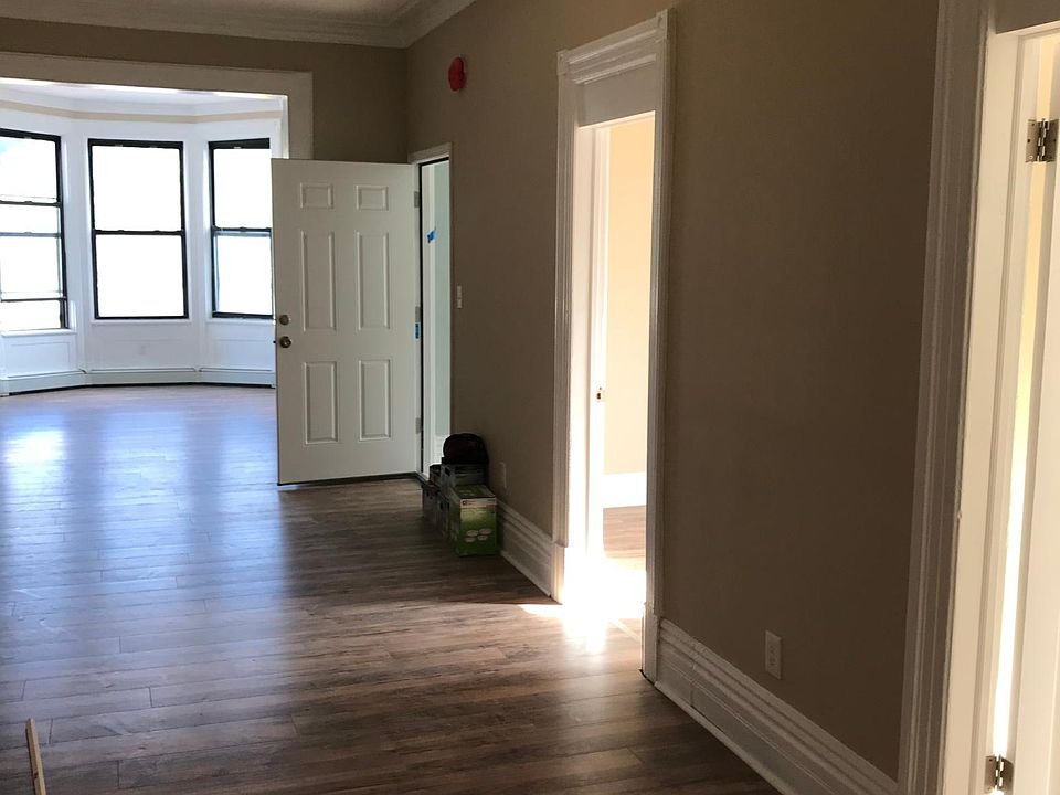 2nd image of 2543 6th Ave #1