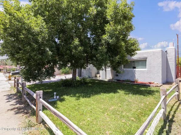 225 El Paso Dr, Farmington, NM 87401