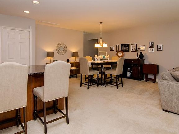 3rd image of 5674 Hampshire Ln