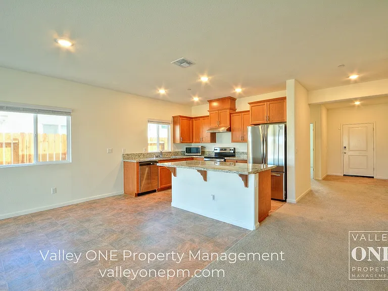 933 Tipton Ln — Photo 22