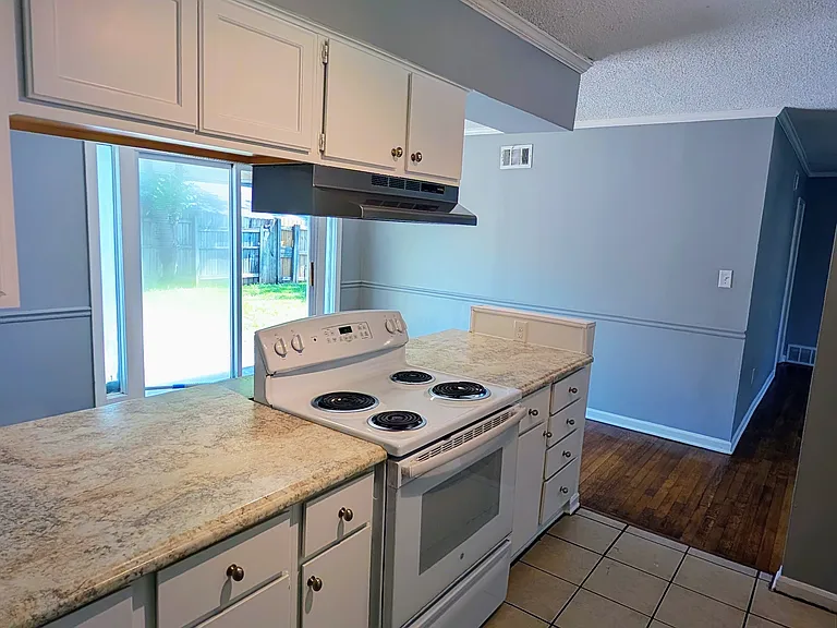 4550 E Mallory Ave — Photo 7