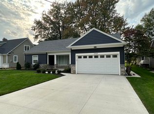1918 Wynwood Dr, Rocky River, OH 44116