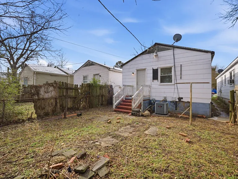 126 Ash Ave — Photo 17
