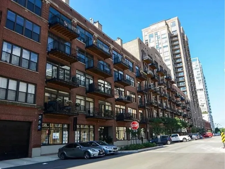 375 W Erie St #321 — Photo 15