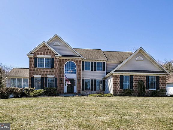 2nd image of 121 Aspen Dr