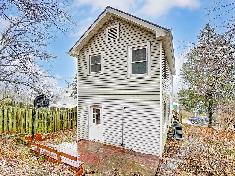 2307 Center St — Photo 44