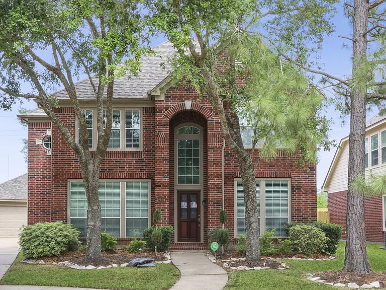2804 Creek Bend Dr — Photo 1